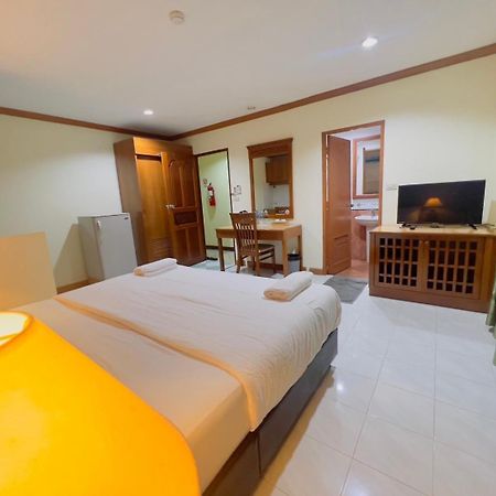Royal Vista Hotel Patong Buitenkant foto