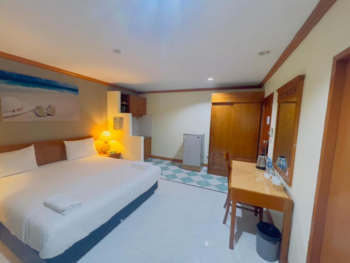 Royal Vista Hotel Patong Buitenkant foto