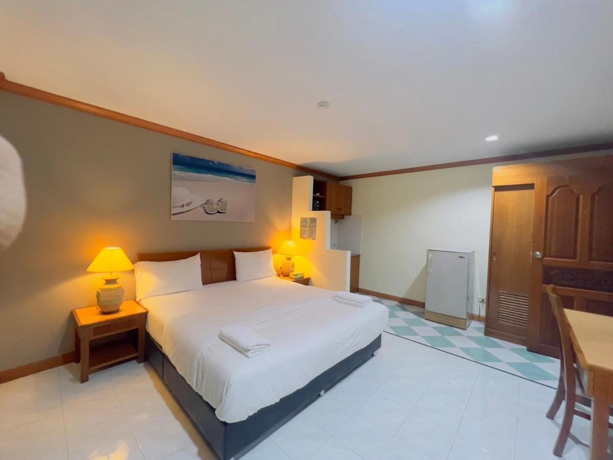 Royal Vista Hotel Patong Buitenkant foto