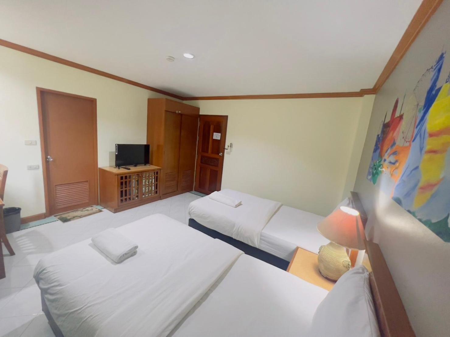 Royal Vista Hotel Patong Buitenkant foto