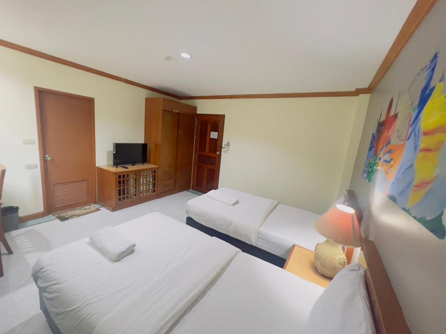 Royal Vista Hotel Patong Buitenkant foto