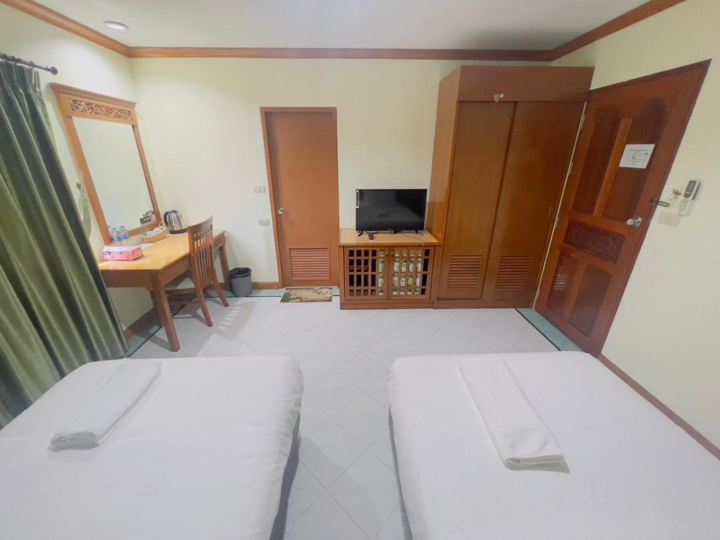 Royal Vista Hotel Patong Buitenkant foto