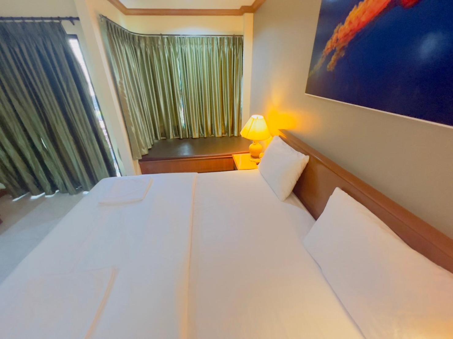 Royal Vista Hotel Patong Buitenkant foto