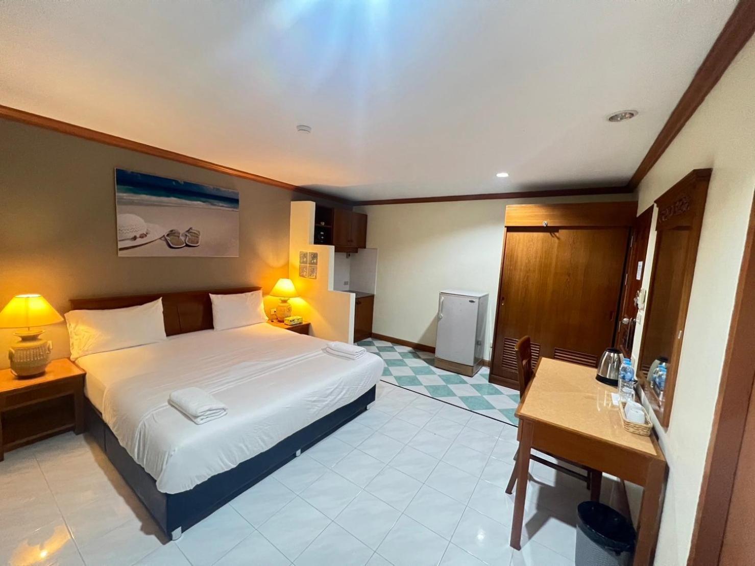 Royal Vista Hotel Patong Buitenkant foto